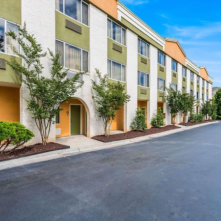 Quality Inn Huntersville Near Lake Norman Extérieur photo