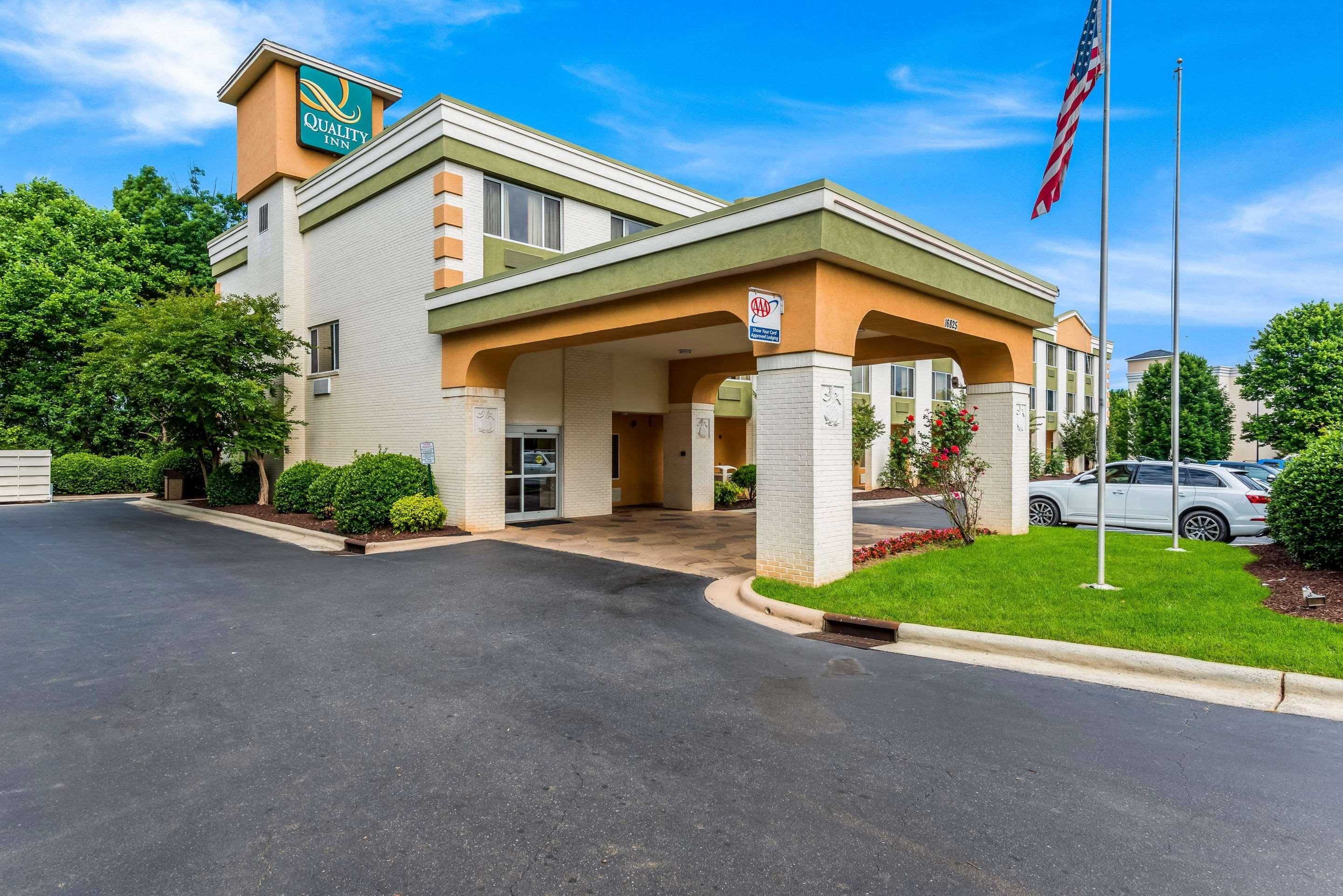 Quality Inn Huntersville Near Lake Norman Extérieur photo