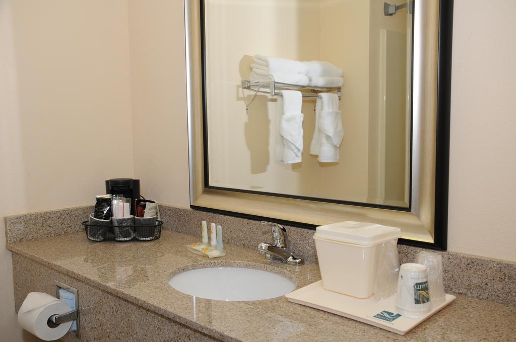 Quality Inn Huntersville Near Lake Norman Extérieur photo