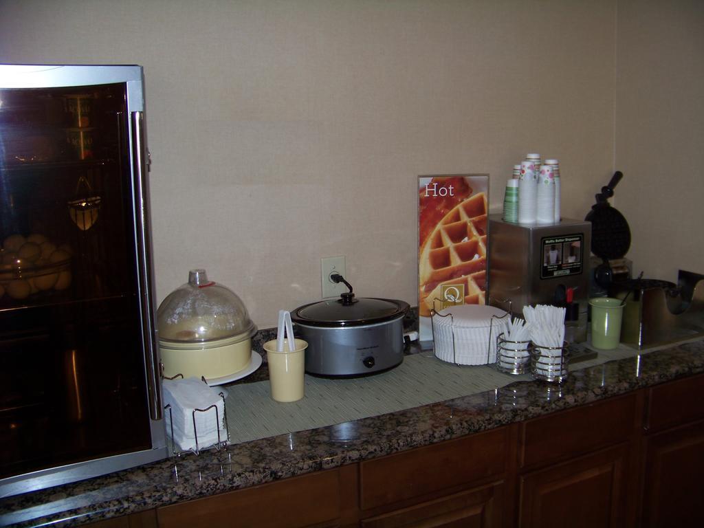 Quality Inn Huntersville Near Lake Norman Extérieur photo