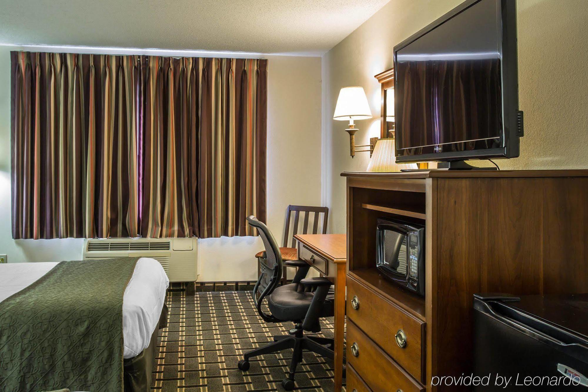 Quality Inn Huntersville Near Lake Norman Extérieur photo