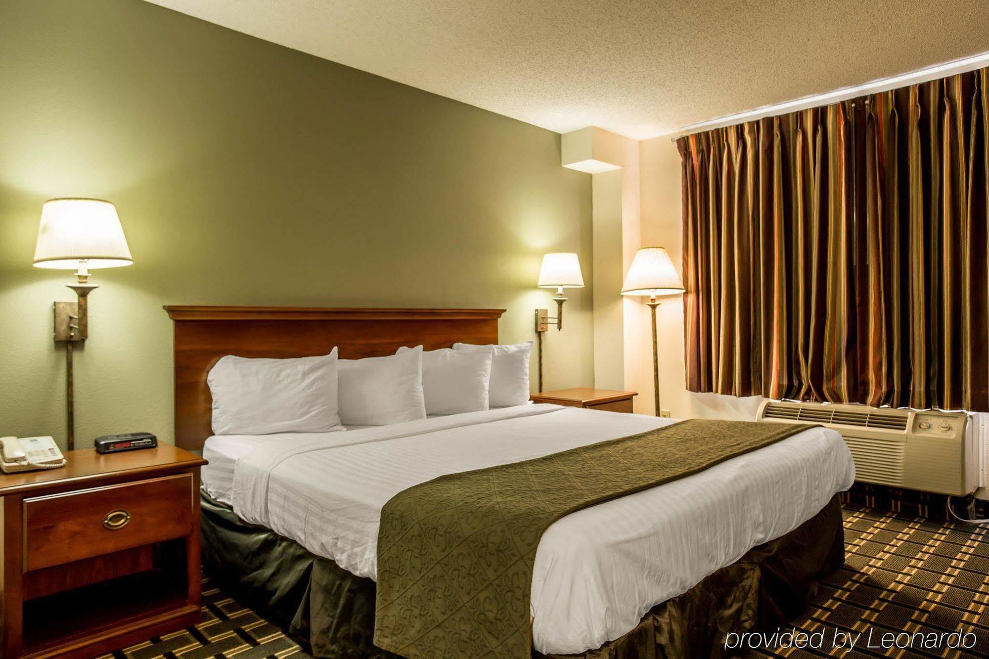 Quality Inn Huntersville Near Lake Norman Extérieur photo