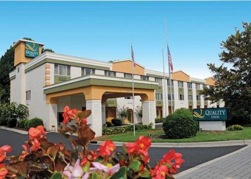 Quality Inn Huntersville Near Lake Norman Extérieur photo